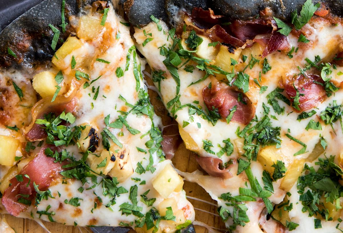 Pineapple pizza